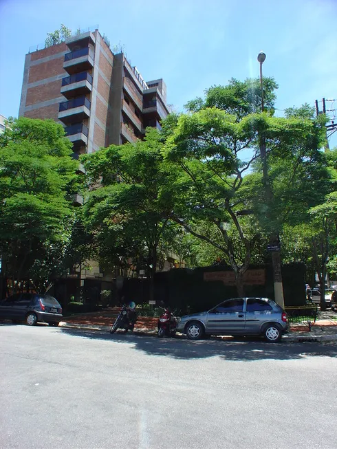 Foto 1 de Apartamento com 3 Quartos à venda, 250m² em Sumaré, São Paulo