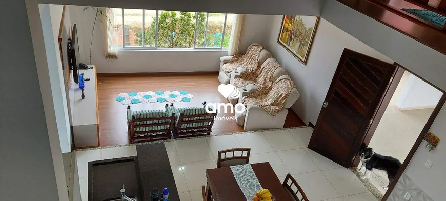 Foto 1 de Casa com 4 Quartos à venda, 239m² em Azambuja, Brusque