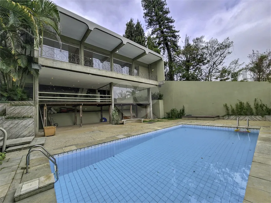 Foto 1 de Casa com 5 Quartos para venda ou aluguel, 900m² em Morumbi, São Paulo