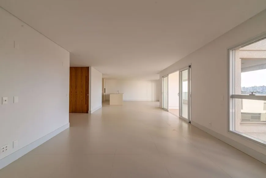 Foto 1 de Apartamento com 4 Quartos à venda, 333m² em Bela Suica, Londrina