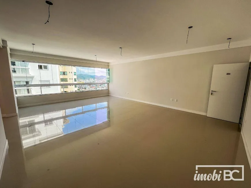 Foto 1 de Apartamento com 3 Quartos à venda, 133m² em Centro, Balneário Camboriú