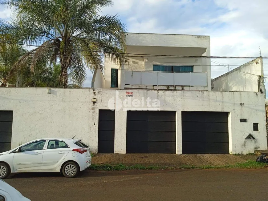 Foto 1 de Casa com 3 Quartos à venda, 240m² em Daniel Fonseca, Uberlândia
