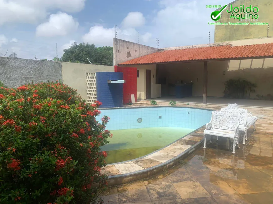 Foto 1 de Casa com 4 Quartos à venda, 400m² em Vicente Pinzon, Fortaleza