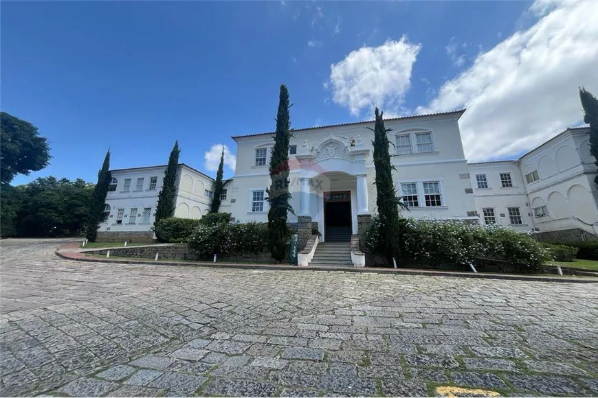Foto 1 de Apartamento com 1 Quarto para alugar, 79m² em Nogueira, Petrópolis