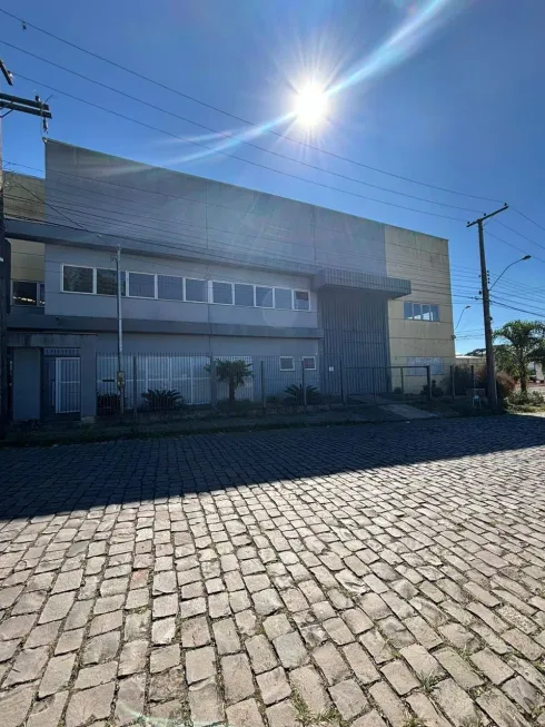 Foto 1 de Galpão/Depósito/Armazém para alugar, 700m² em Desvio Rizzo, Caxias do Sul