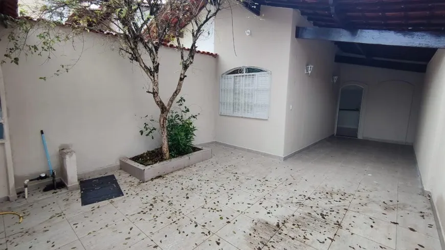 Foto 1 de Casa com 2 Quartos à venda, 70m² em Vila Guilhermina, Praia Grande