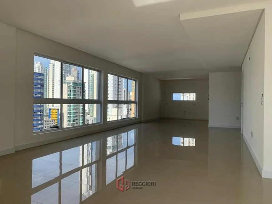 Foto 1 de Apartamento com 3 Quartos à venda, 329m² em Pioneiros, Balneário Camboriú