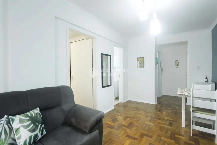 Foto 1 de Apartamento com 1 Quarto à venda, 39m² em Jardim Lindóia, Porto Alegre