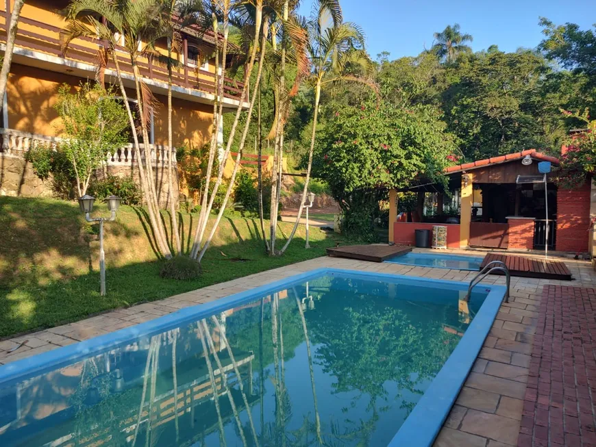 Foto 1 de Fazenda/Sítio com 5 Quartos à venda, 500m² em Chacaras Lidia, Embu das Artes