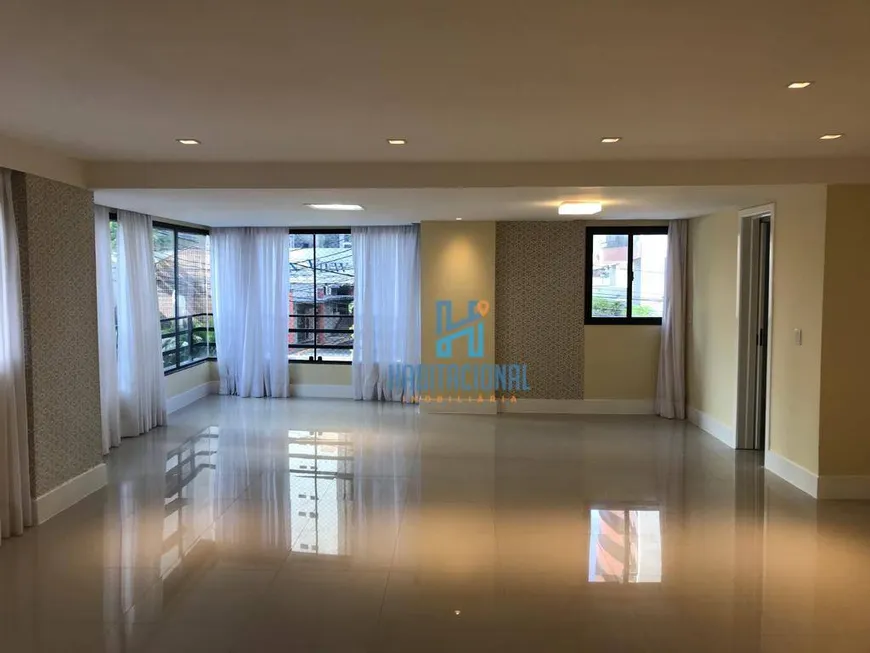 Foto 1 de Apartamento com 3 Quartos para alugar, 240m² em Petrópolis, Natal