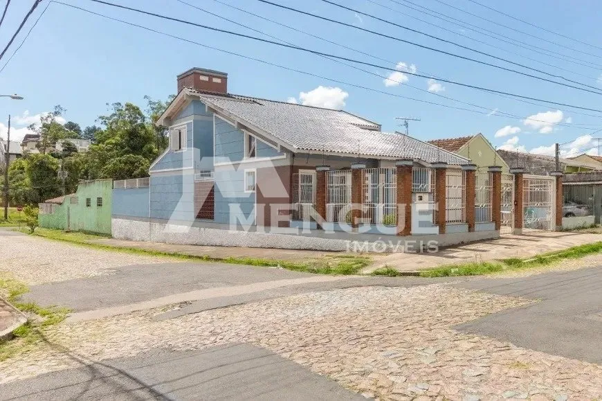 Foto 1 de Casa com 4 Quartos à venda, 167m² em Jardim Itú Sabará, Porto Alegre