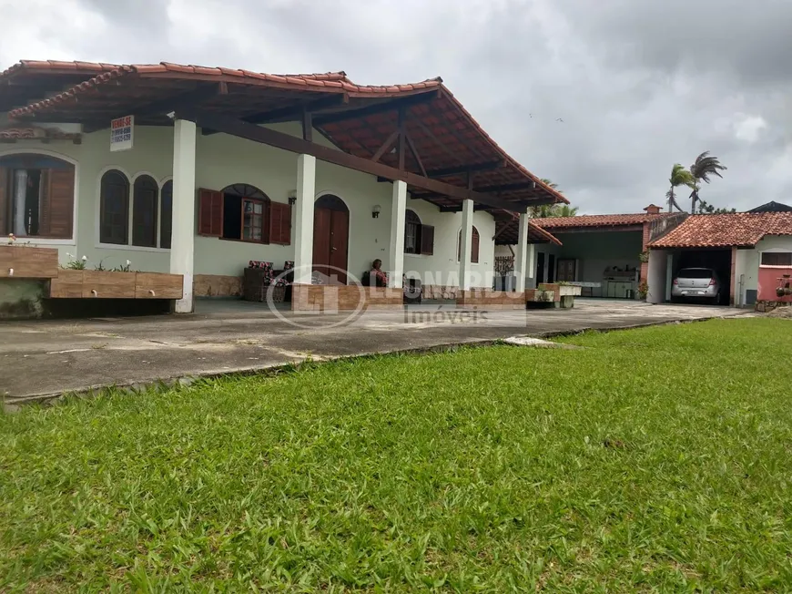 Foto 1 de Casa com 3 Quartos à venda, 900m² em Vila Capri, Araruama