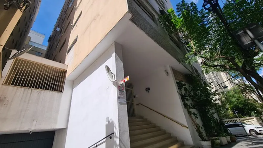 Foto 1 de Apartamento com 3 Quartos à venda, 133m² em Santa Cecília, São Paulo