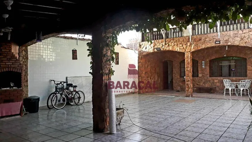 Foto 1 de Sobrado com 4 Quartos à venda, 240m² em Vila Caicara, Praia Grande