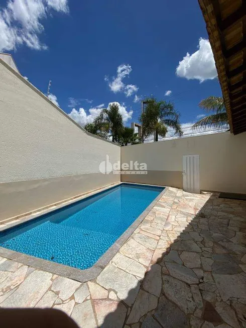 Foto 1 de Casa com 4 Quartos à venda, 270m² em Jardim Karaíba, Uberlândia