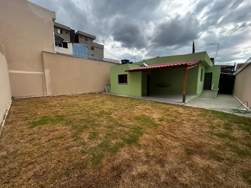 Foto 1 de Casa com 4 Quartos para alugar, 140m² em Rio Branco, Belo Horizonte