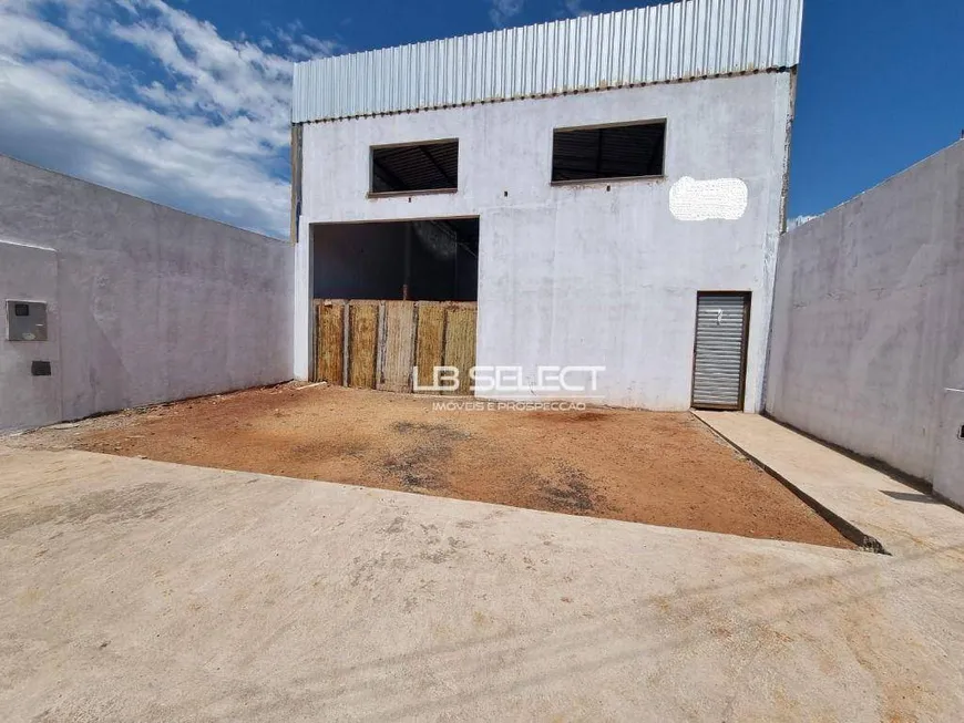 Foto 1 de Galpão/Depósito/Armazém à venda, 230m² em Tubalina, Uberlândia