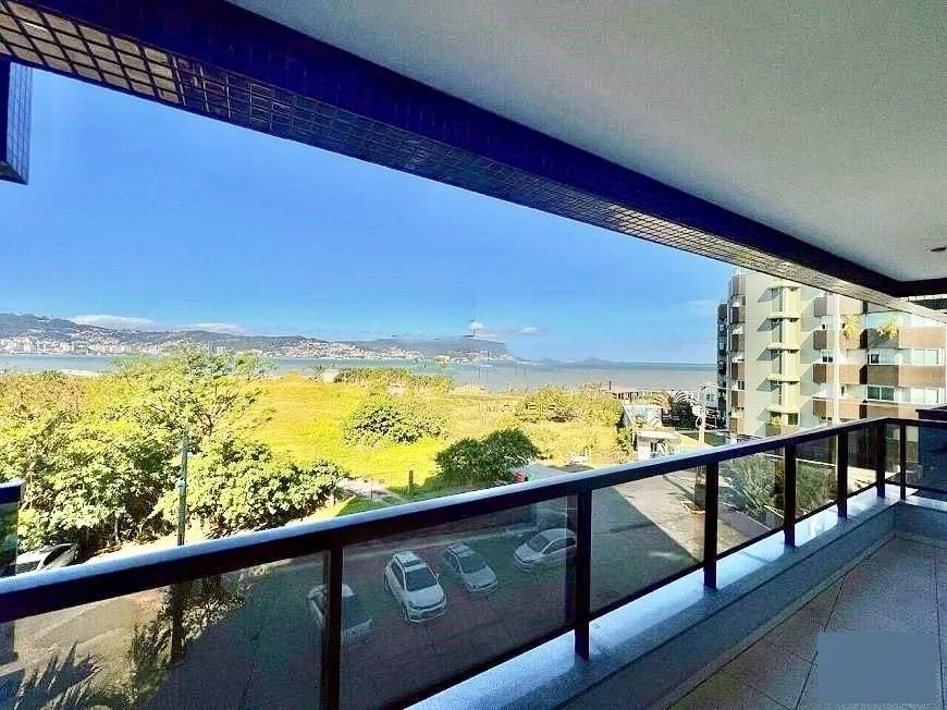 Foto 1 de Apartamento com 3 Quartos à venda, 138m² em Coqueiros, Florianópolis