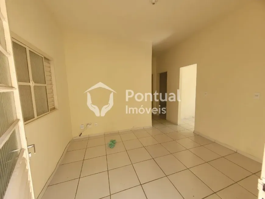 Foto 1 de Casa com 2 Quartos para alugar, 70m² em Brasil, Uberlândia