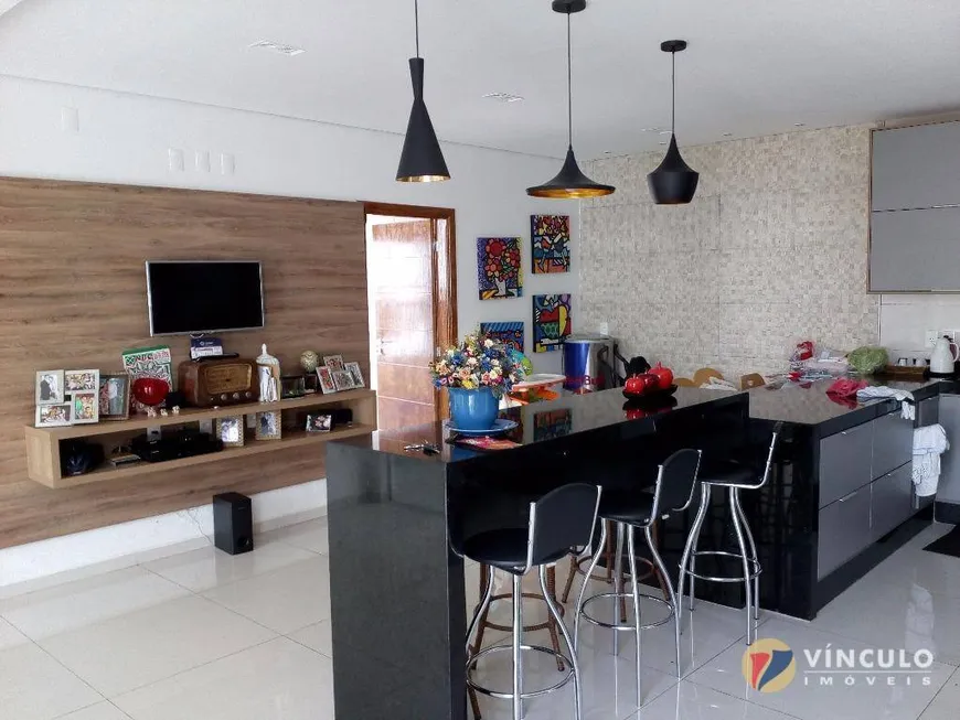 Foto 1 de Casa com 3 Quartos à venda, 333m² em Vila Celeste, Uberaba