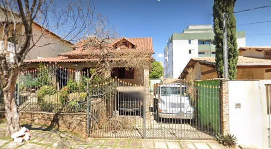 Foto 1 de Casa com 4 Quartos à venda, 280m² em Castelo, Belo Horizonte