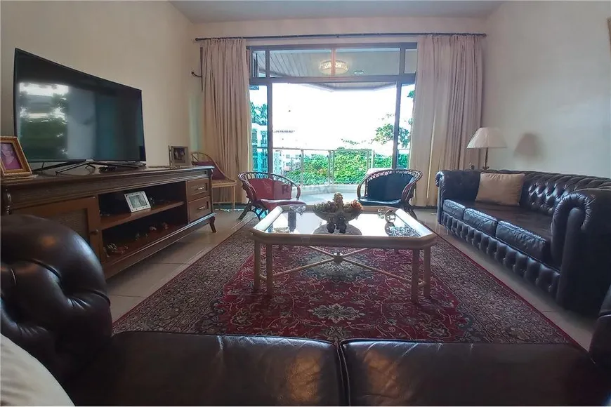 Foto 1 de Apartamento com 4 Quartos à venda, 180m² em Jardim Três Marias, Guarujá
