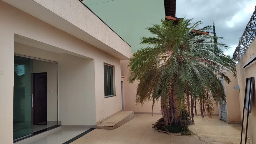 Foto 1 de Casa com 5 Quartos para alugar, 160m² em Cidade Santa Maria, Montes Claros