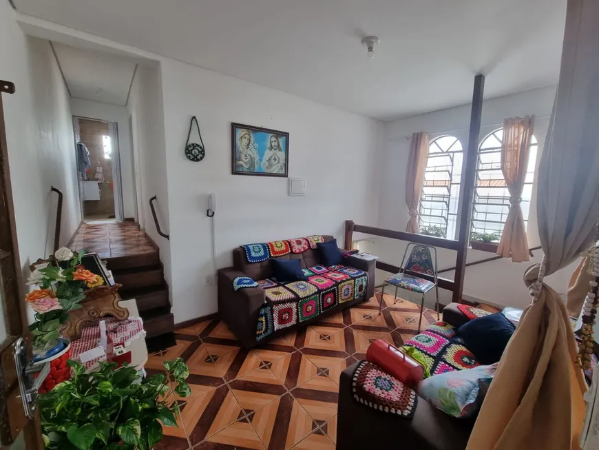 Foto 1 de Casa com 2 Quartos à venda, 107m² em Serrano, Belo Horizonte