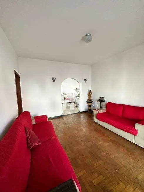 Foto 1 de Casa com 3 Quartos à venda, 138m² em Sagrada Família, Belo Horizonte