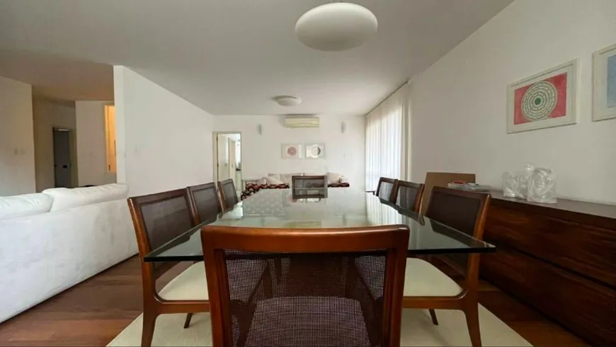 Foto 1 de Apartamento com 3 Quartos para alugar, 211m² em Santa Cecília, São Paulo