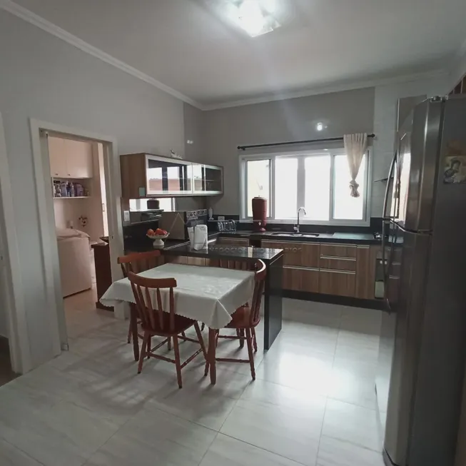 Foto 1 de Casa de Condomínio com 3 Quartos à venda, 175m² em Condomínio Residencial Mantiqueira, São José dos Campos