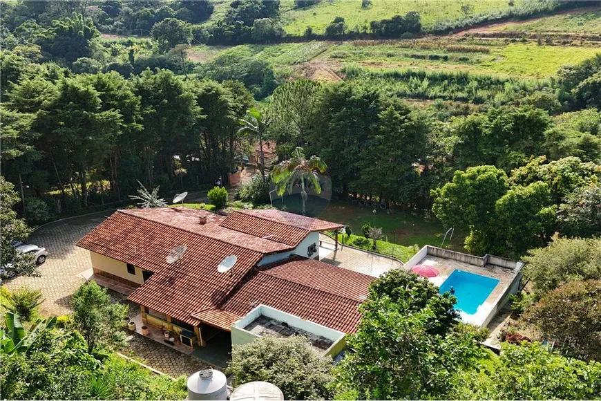 Foto 1 de Fazenda/Sítio com 3 Quartos à venda, 400m² em Mãe dos Homens, Bragança Paulista