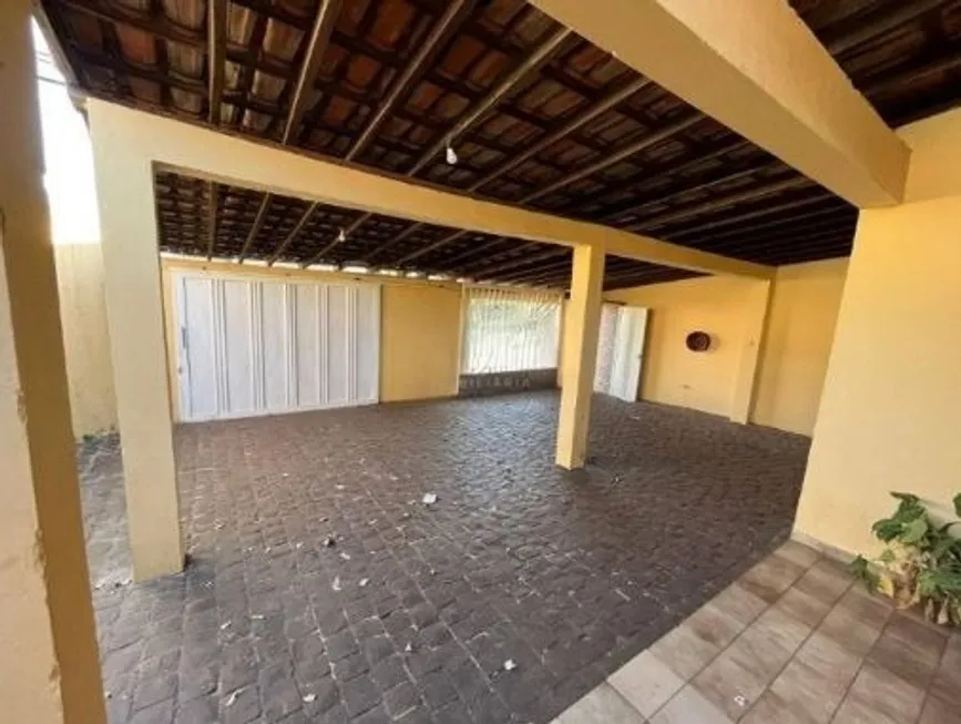 Foto 1 de Casa com 3 Quartos para alugar, 140m² em Segismundo Pereira, Uberlândia