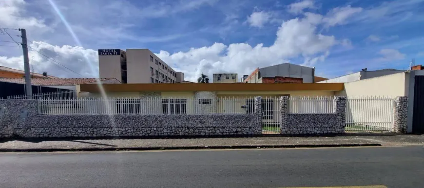 Foto 1 de Casa com 4 Quartos para alugar, 227m² em Centro, Ponta Grossa