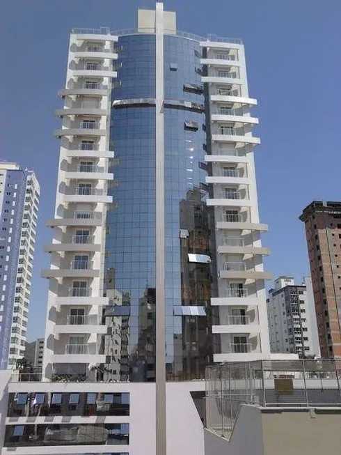 Foto 1 de Apartamento com 3 Quartos à venda, 130m² em Centro, Balneário Camboriú