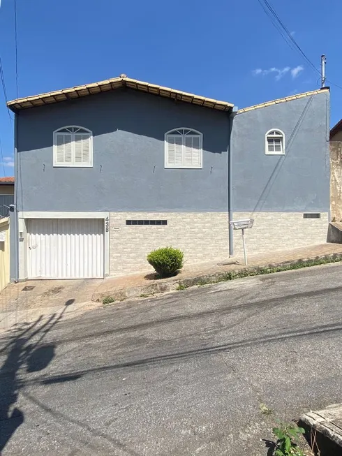 Foto 1 de Casa com 4 Quartos à venda, 220m² em Pedra Azul, Contagem