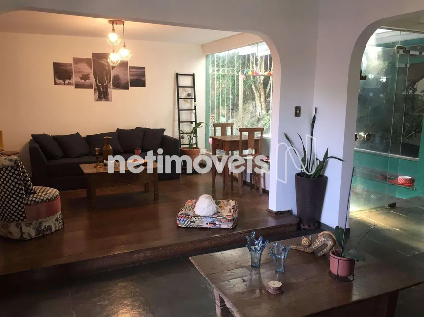 Foto 1 de Casa com 4 Quartos à venda, 219m² em Santo Antônio, Belo Horizonte