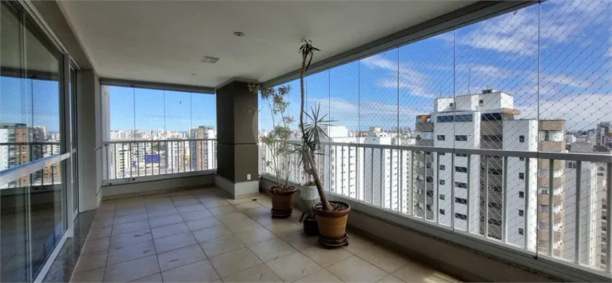 Foto 1 de Apartamento com 4 Quartos para alugar, 185m² em Moema, São Paulo