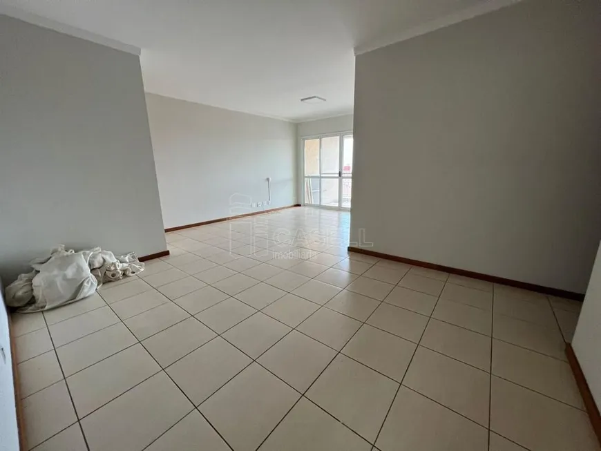 Foto 1 de Apartamento com 4 Quartos à venda, 200m² em Centro, Araraquara