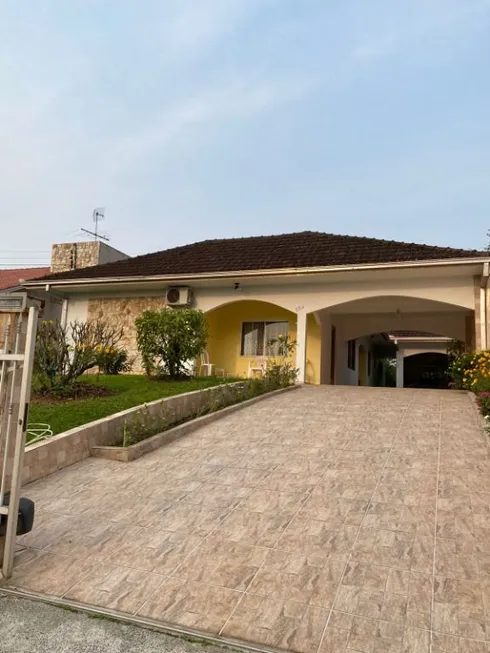Foto 1 de Casa com 4 Quartos à venda, 200m² em Costa E Silva, Joinville