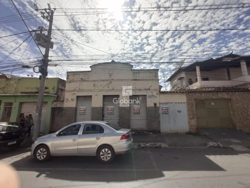 Foto 1 de Lote/Terreno à venda, 360m² em Centro, Montes Claros