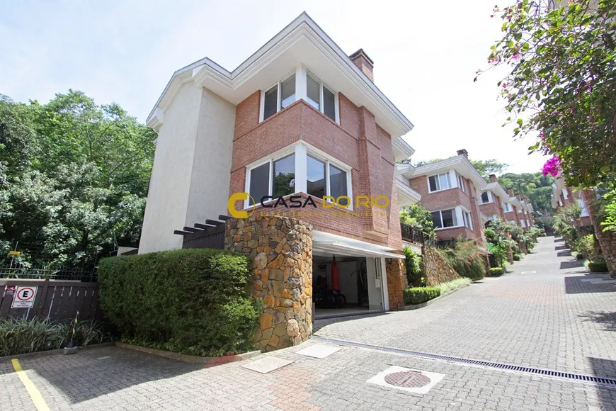 Foto 1 de Casa de Condomínio com 3 Quartos à venda, 370m² em Pedra Redonda, Porto Alegre