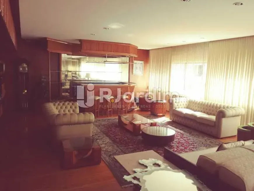 Foto 1 de Apartamento com 3 Quartos à venda, 260m² em Copacabana, Rio de Janeiro