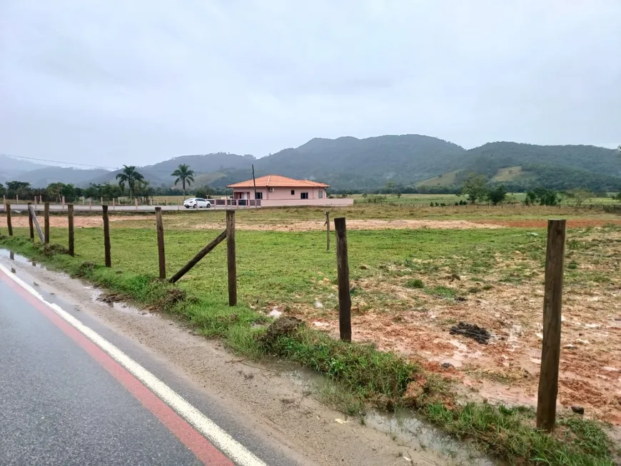 Foto 1 de Fazenda/Sítio à venda, 6000m² em Três Riachos, Biguaçu