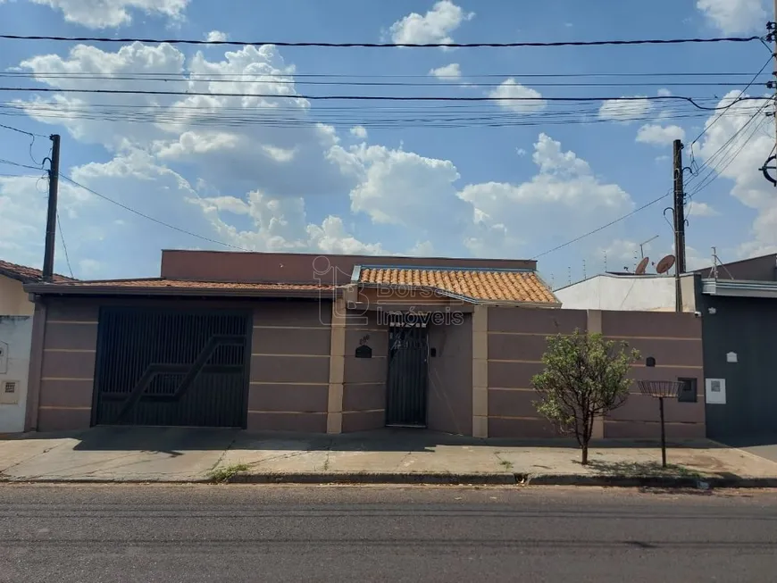 Foto 1 de Casa com 3 Quartos à venda, 241m² em Jardim Gardênias, Araraquara