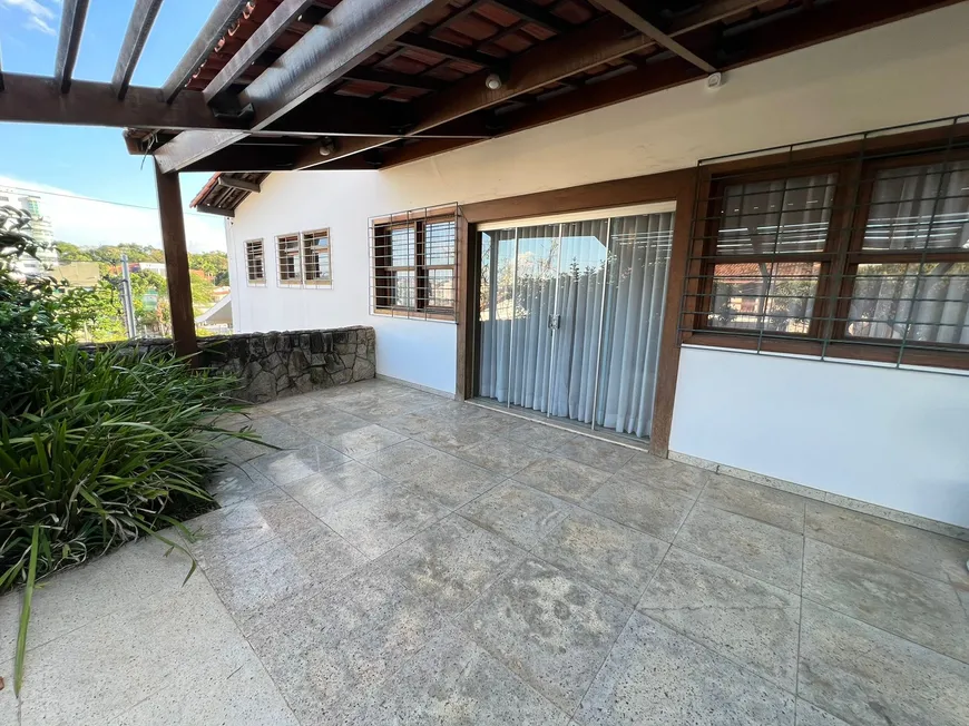 Foto 1 de Casa com 6 Quartos à venda, 270m² em São Luíz, Belo Horizonte
