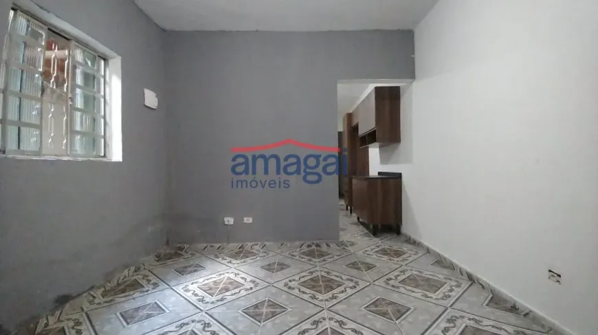 Foto 1 de Casa com 2 Quartos para alugar, 55m² em Jardim Alvorada, Jacareí