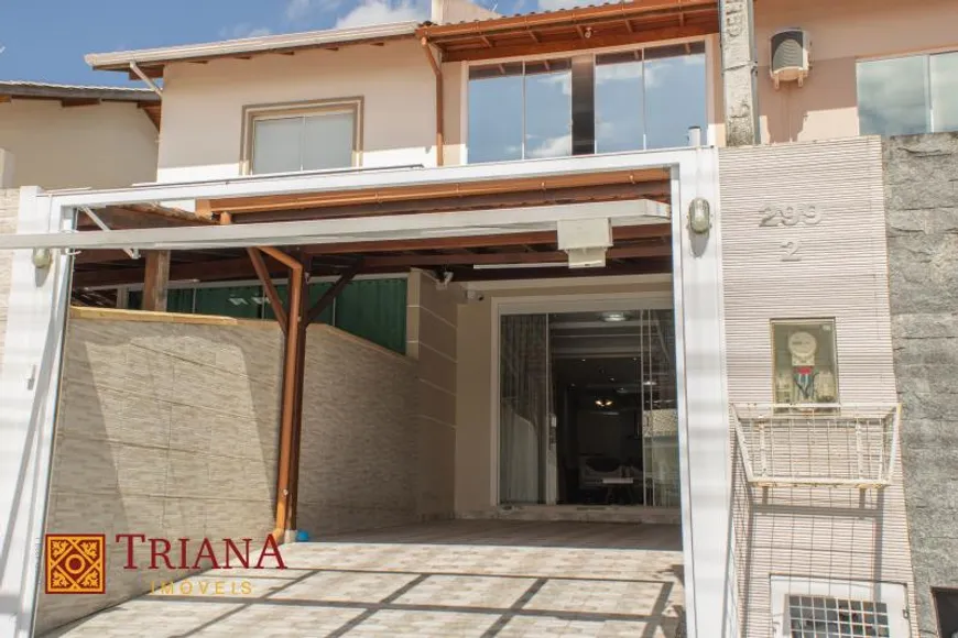 Foto 1 de Sobrado com 2 Quartos à venda, 135m² em Aririu, Palhoça