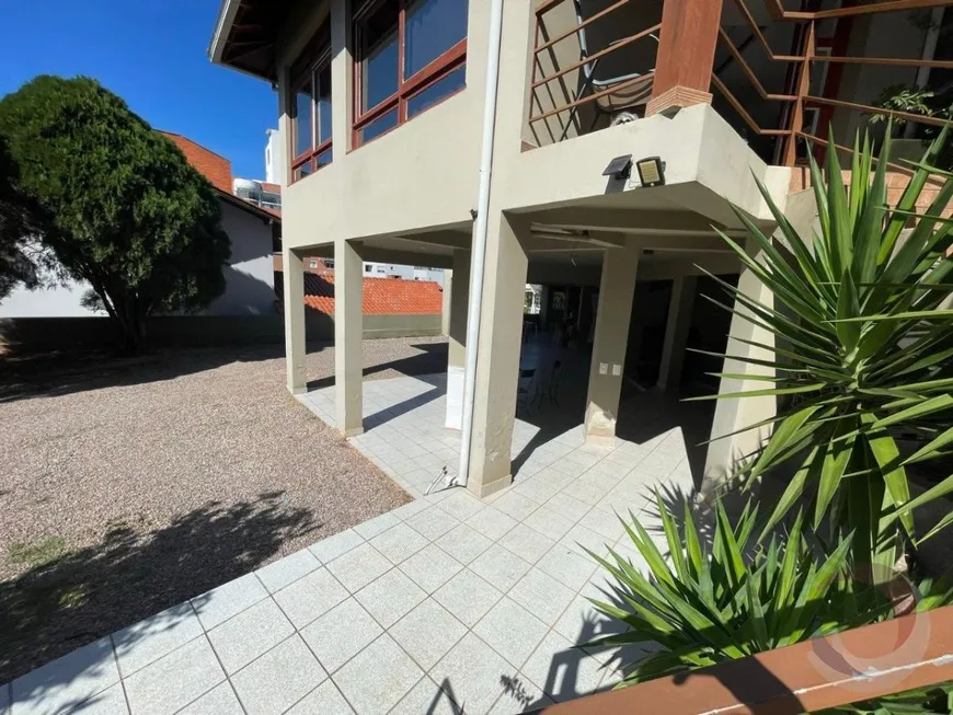 Foto 1 de Casa com 8 Quartos à venda, 450m² em Carvoeira, Florianópolis