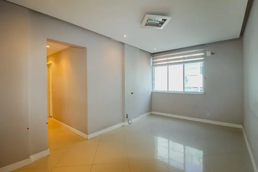 Foto 1 de Apartamento com 2 Quartos à venda, 71m² em Lagoa, Rio de Janeiro